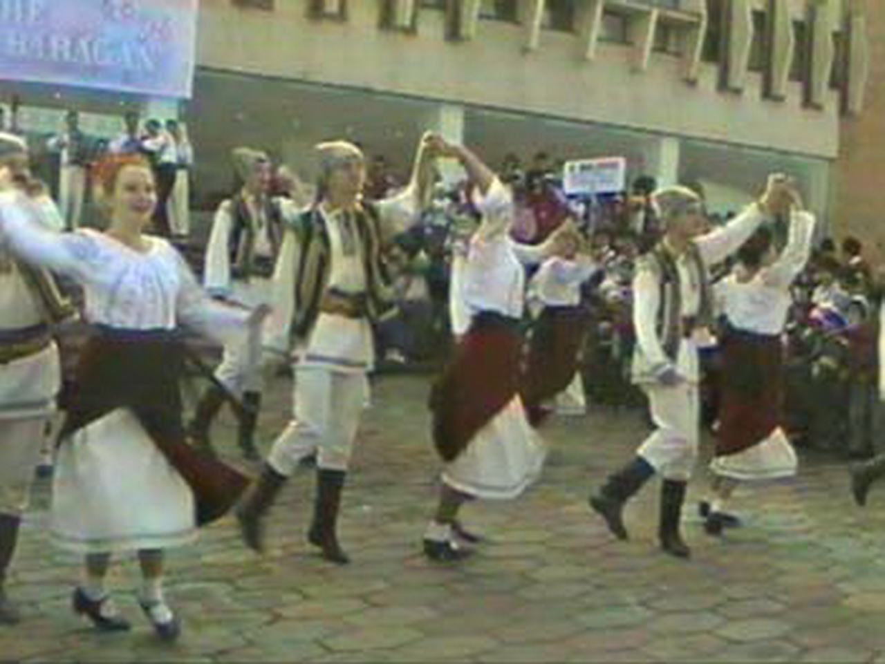 1996 - Ansamblul folcloric “Vantuletul” si orchestra Barbu Lautaru - R. Moldova