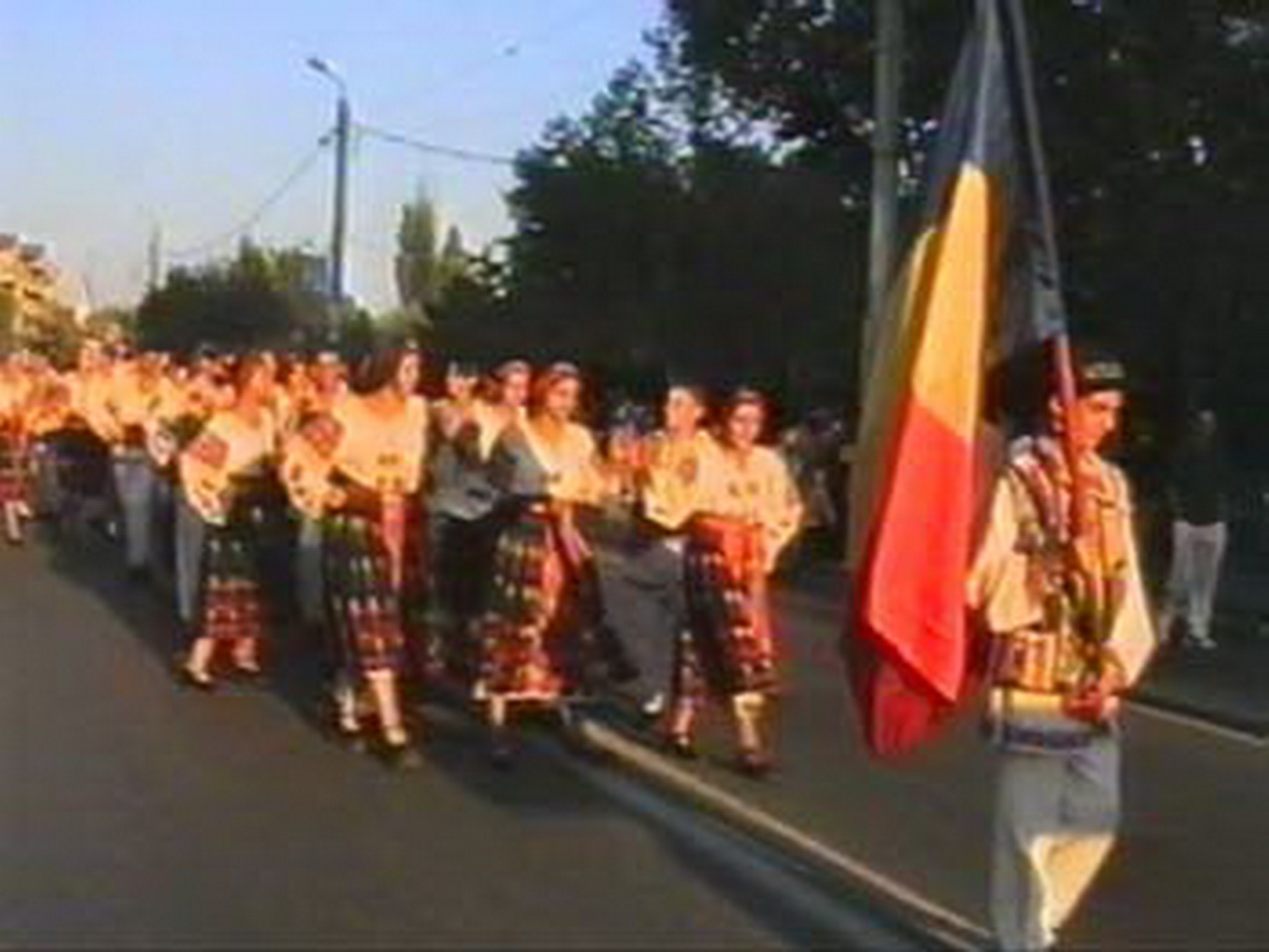 2000 - Ansamblul folcloric \'\'Ghiocelul\'\' (Urziceni) - Romania