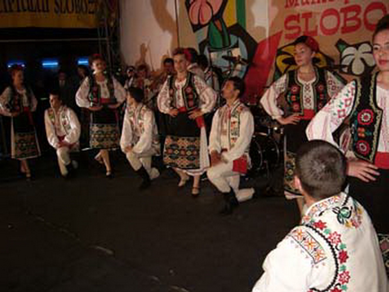2006 - Ansamblul folcloric \'\'Izvoras\'\' - R. Moldova