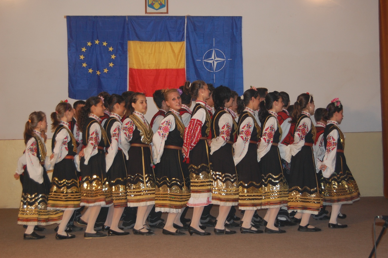2008 - Ansamblul folcloric \'\'Makamliicheta\'\' - Bulgaria